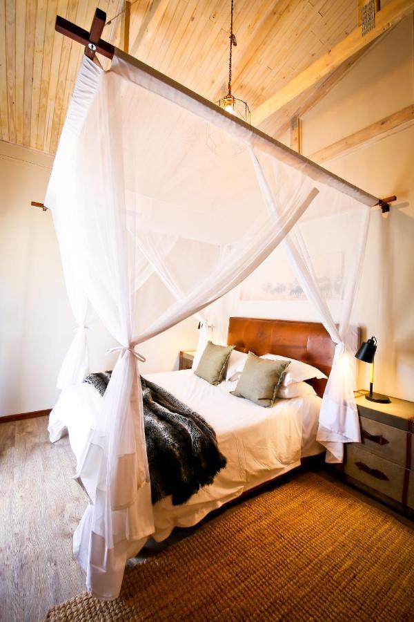 Otjiwa Safari Lodge Очиваронго Экстерьер фото