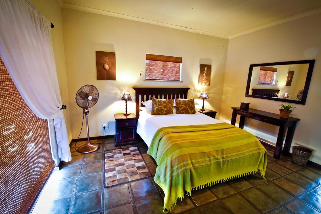 Otjiwa Safari Lodge Очиваронго Экстерьер фото