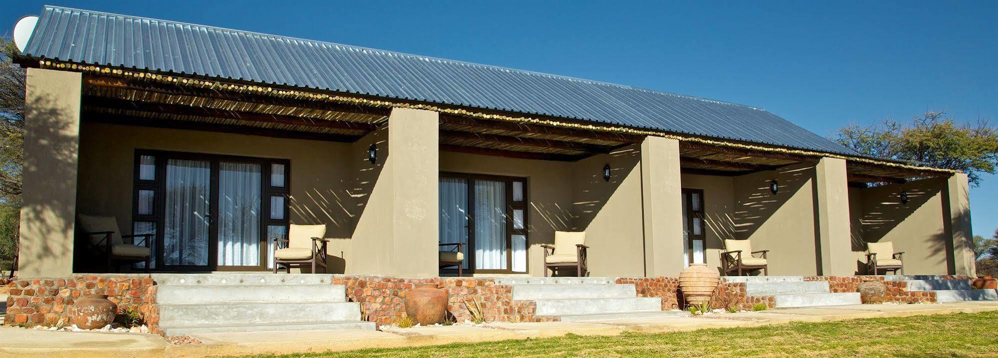 Otjiwa Safari Lodge Очиваронго Экстерьер фото