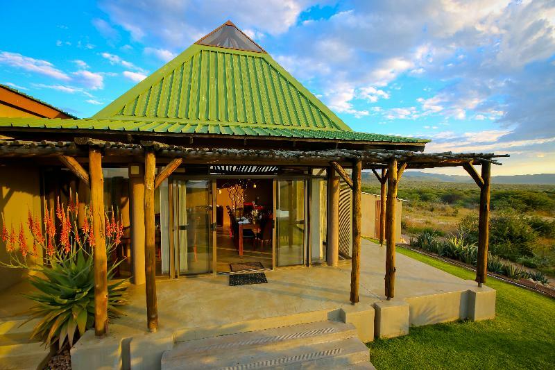 Otjiwa Safari Lodge Очиваронго Экстерьер фото